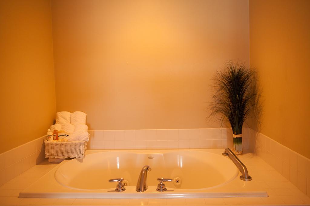 Edgewater Resort Ephraim Room photo